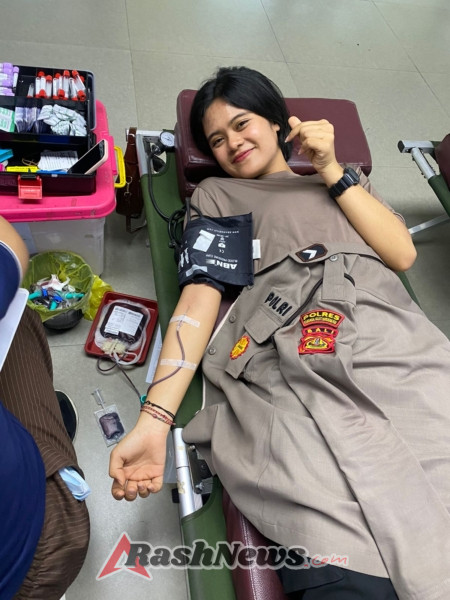 Personel Polres Bandara Ngurah Rai Ikut Donor Darah Peringati Hari Perhubungan Nasional 2025