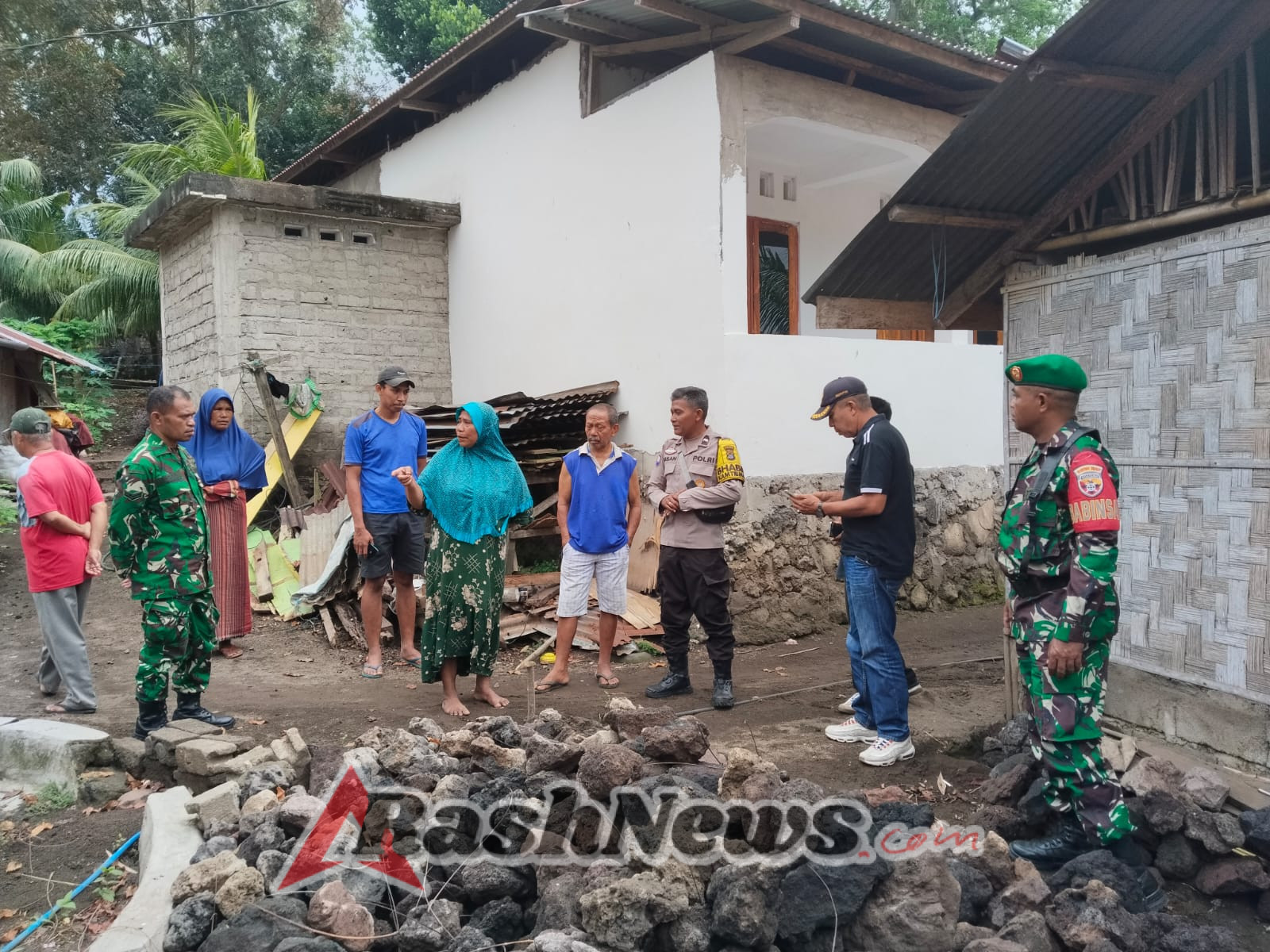 Babinsa Koramil Ende Mediasi Klaim Patok Batas Tanah di Kelurahan Kotaratu