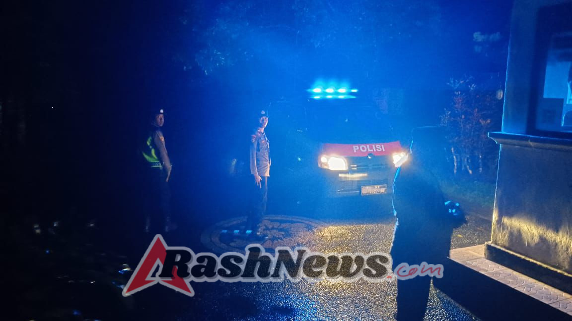 POLSEK SELAT LAKSANAKAN PATROLI BLUE LIGHT UNTUK CIPTAKAN SITUASI KONDUSIF