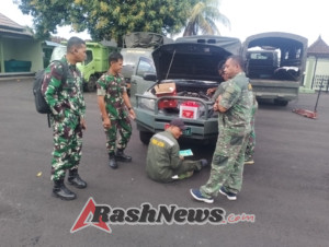 Kendaraan dinas Kodim 1623/Karangasem mendapat perawatan dari tim Harpal Denpal IX/3 Singaraja