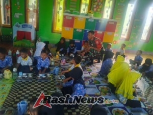 Babinsa Koramil 1628-01/Taliwang Dukung Pemenuhan Gizi Anak Usia Dini di Desa Moteng