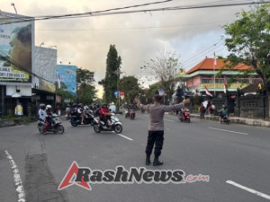 Sebagai Bentuk Kepedulian Polri Terhadap Masyarakat Personil Sat Binmas Laksanakan Strong Point Pagi