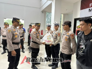Wujud Kepedulian, Personel Polres Bandara Ngurah Rai yang Terdampak Banjir Terima Tali Asih dan Sembako