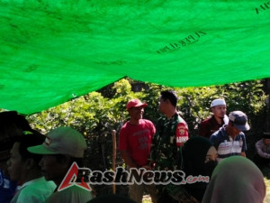 Babinsa Serda Muliadi Beri Dukungan Moril kepada Keluarga Almarhum di Desa Manemeng