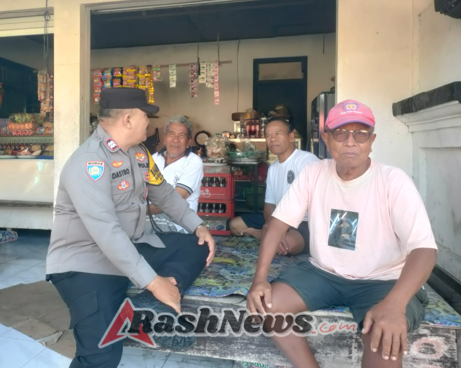 Jaga Kebersihan dan Waspadai Banjir, Pesan Bhabinkamtibmas Singakerta