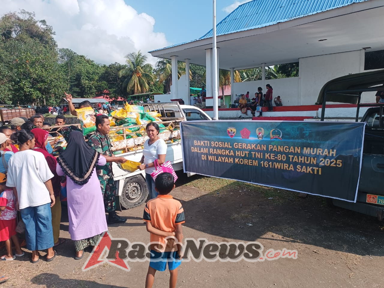 Wujud Kepedulian TNI, Koramil Boawae Bagikan 4 Ton Beras Lewat GPM