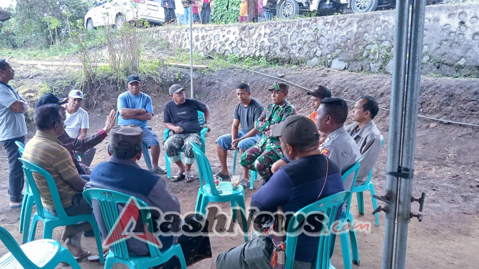 Babinsa Koramil 1625-01/Bajawa Aktif Perkuat Silaturahmi Lewat Komsos