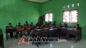 Babinsa Desa Tepas Dampingi Program Makan Bergizi Gratis di SDN 2 Tepas