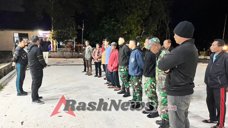 Kodim 1613/Sumba Barat Gelar Patroli Siskamling Bersama Linmas dan Warga di Kelurahan Kampung Sawah