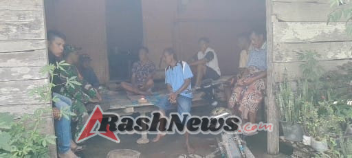 Babinsa Koramil 02/Rindi Umalulu Tekankan Pentingnya Gotong Royong di Desa Praibokul