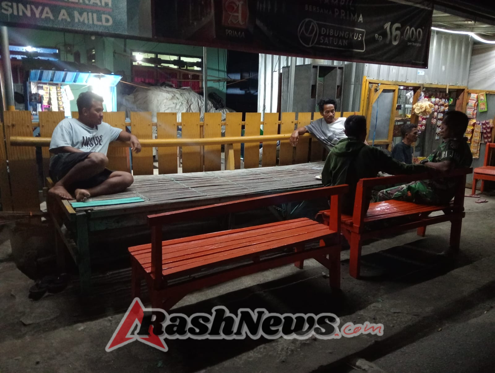 Wujud Kepedulian Babinsa, Koramil 1628-04/Poto Tano Gelar Patroli Malam