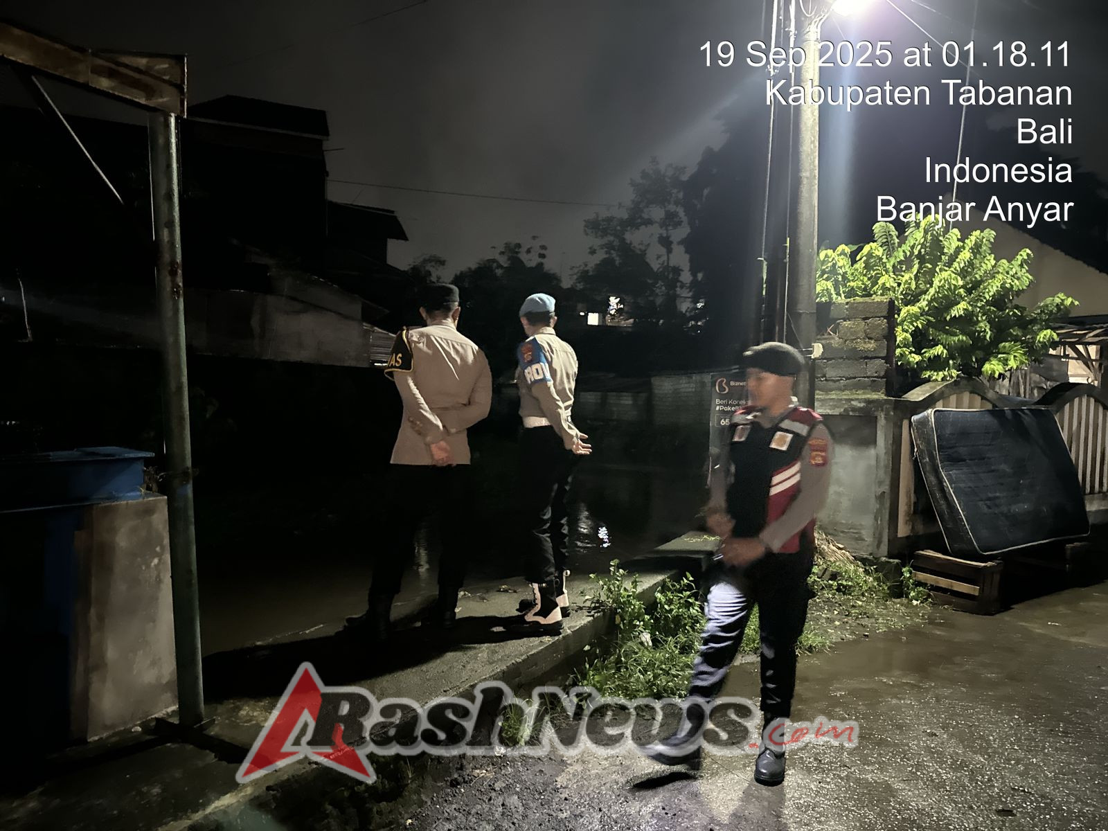 Patroli Blue Light Polres Tabanan Antisipasi Kejahatan 3C di Tengah Hujan Gerimis