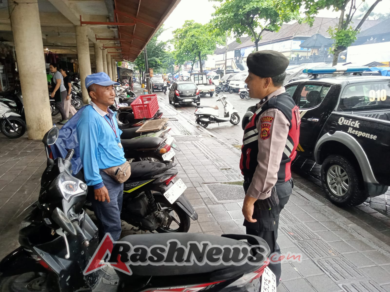 Cegah Curanmor, Samapta Polsek Mengwi Imbau Juru Parkir di Pasar Mengwi