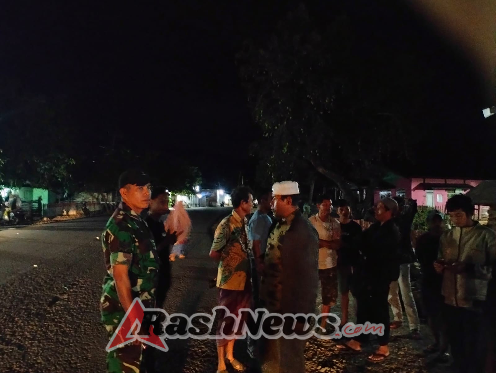 Babinsa Madaprama Gelar Patroli Malam Bersama Warga