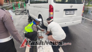 Hiace Alami Kendala di Tolgate, Personel Sat Lantas Polres Bandara Gerak Cepat Bantu Evakuasi