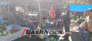 Babinsa Tekankan Pentingnya Kebersihan Pasar Saat Monitoring di Batutua
