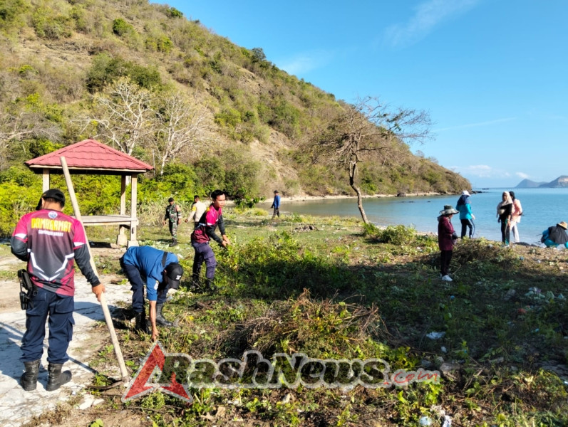 World Cleanup Day, Babinsa Koramil 1628-05/Jereweh Bersama Warga Goa Gelar Gotong Royong