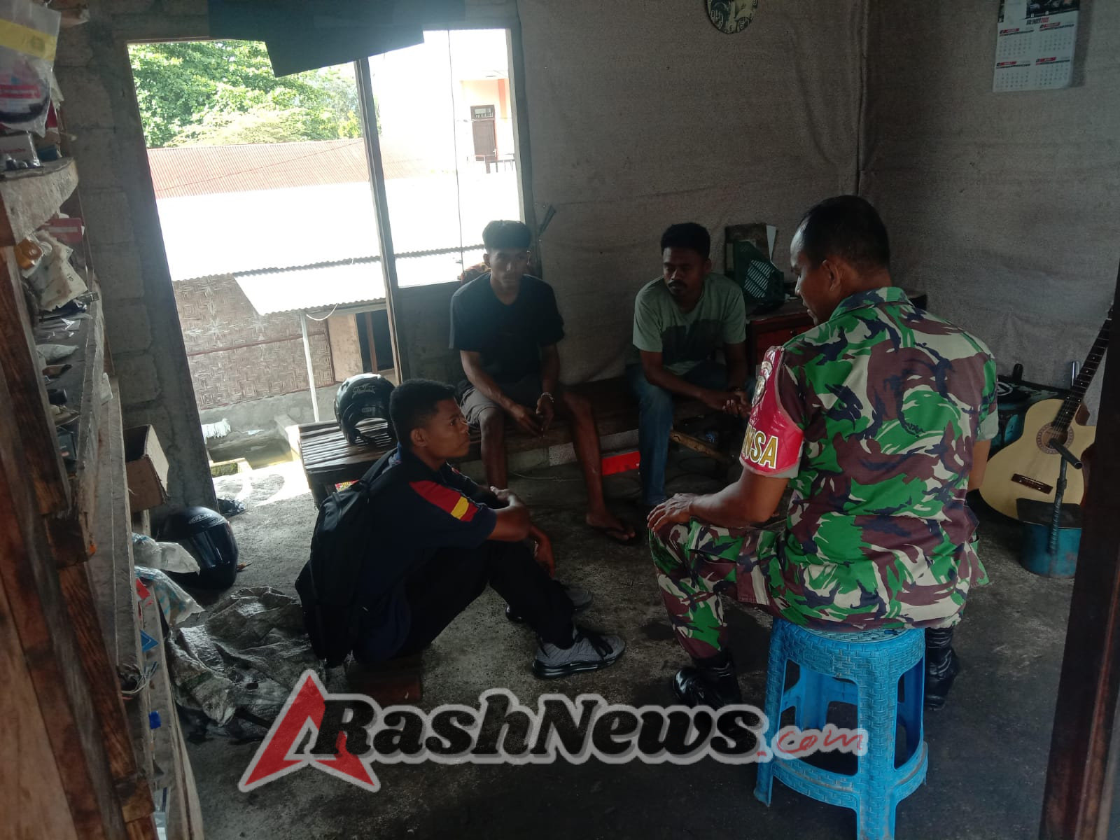 Komsos dan Pamwil Babinsa Koramil 1602-01/Ende Perkuat Kemanunggalan TNI dan Siswa SMKN 2 Ende