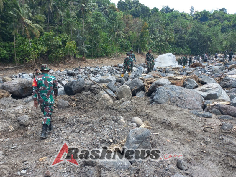 Sinergi TNI dan Aparat Gabungan Fokus Cari Korban Hilang di Desa Sawu