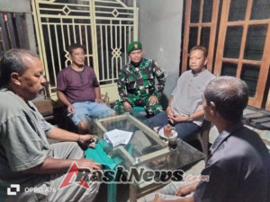 Babinsa Koramil Taliwang Ajak Warga Jaga Keamanan Lewat Patroli Malam