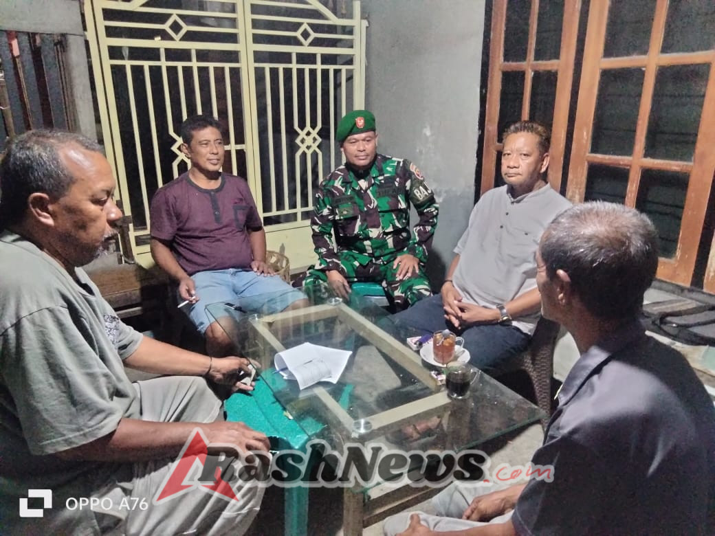 Babinsa Koramil Taliwang Ajak Warga Jaga Keamanan Lewat Patroli Malam