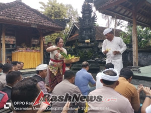 Polsek Mengwi Gelar Persembahyangan Tumpek Landep