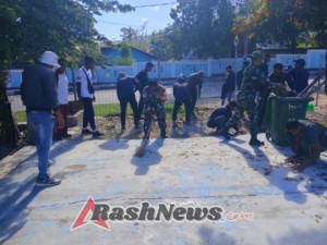 TNI-Polri dan Masyarakat Gotong Royong Bersihkan Lapangan Nehemia Dilak Ba’a