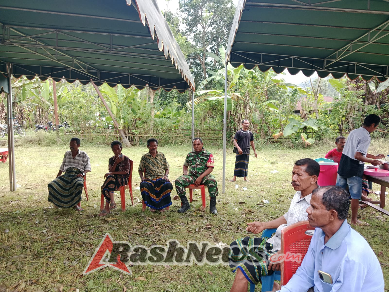 Peduli Warga Binaan, Babinsa Kodim 1602/Ende Dampingi Masyarakat dalam Suasana Duka