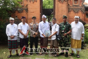 Kapolres Karangasem Bersama Forkompimda Hadiri Ritual Penyucian Keris Pusaka di Puri Agung Karangasem