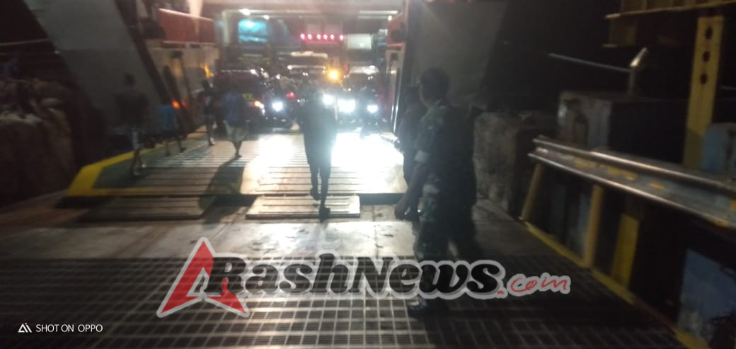 TNI AD Hadir Jaga Situasi Kondusif di Pelabuhan Pantai Baru