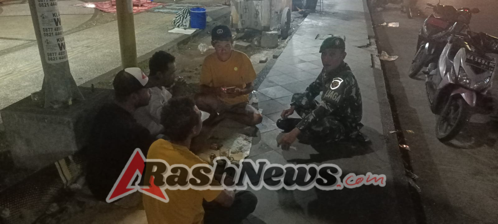 Babinsa Koramil 1628-01/Taliwang Tingkatkan Kewaspadaan Melalui Patroli Malam