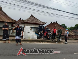 Patroli Tiga Pilar Kawal Upacara Adat di Desa Pelaga
