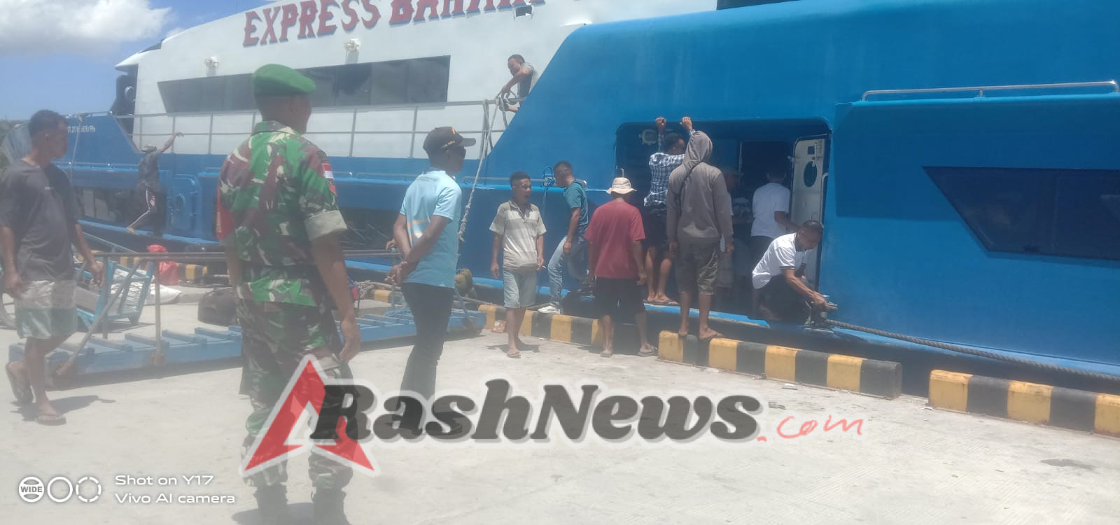 Koramil 1627-01/Baa Gelar Patroli dan Pemantauan Kapal Bhahari Expres di Pelabuhan Ba’a