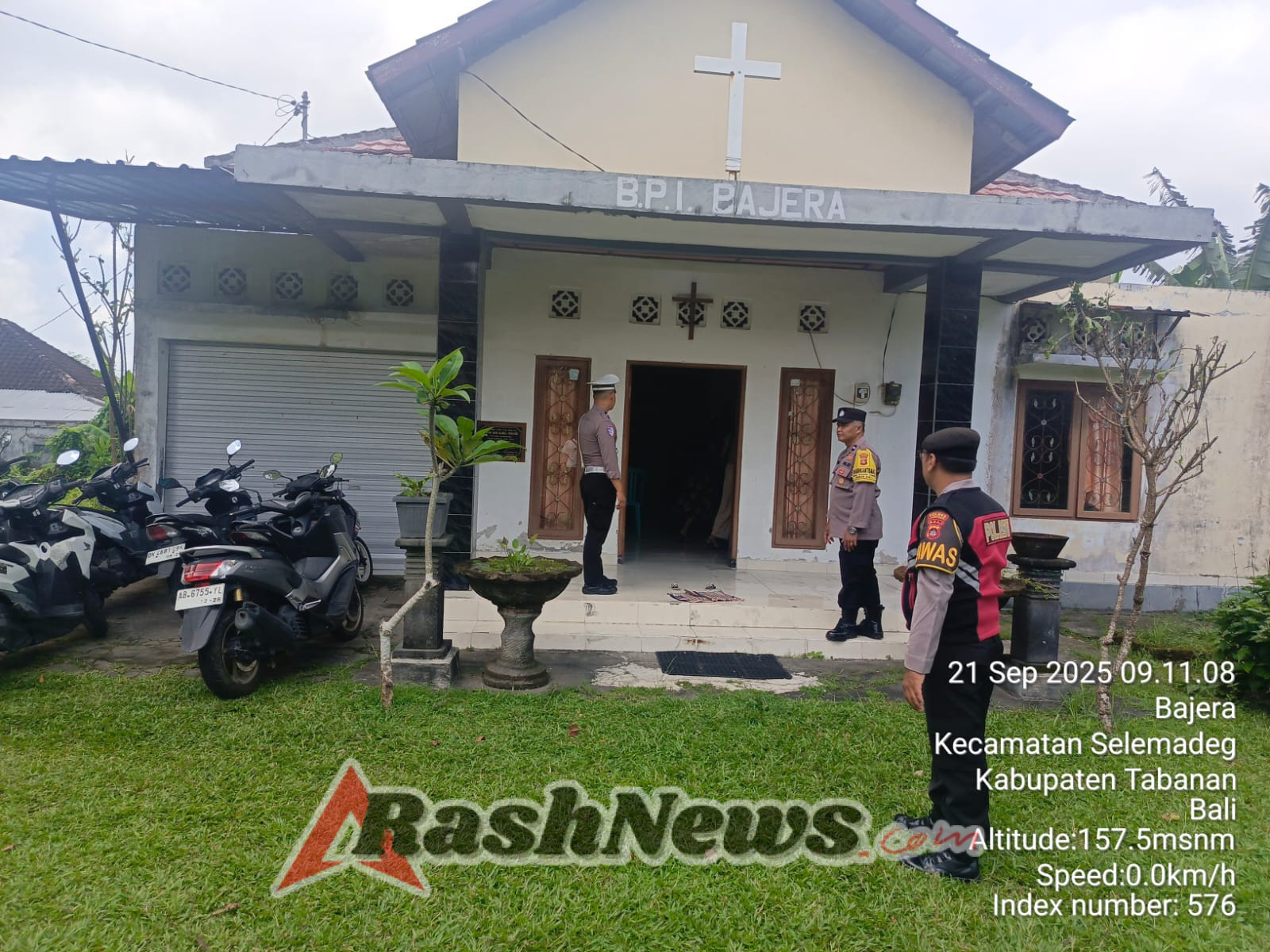 Polsek Selemadeg Amankan dan jaga kekhusyukan Ibadah Minggu Umat Kristiani