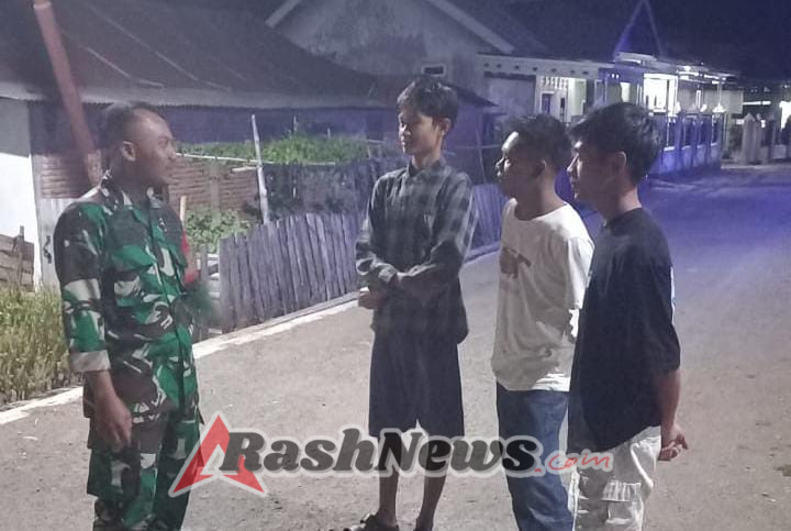 ‎Patroli Malam Koramil 1607-12/Moyo Hilir Perkuat Keamanan dan Ketertiban Lingkungan