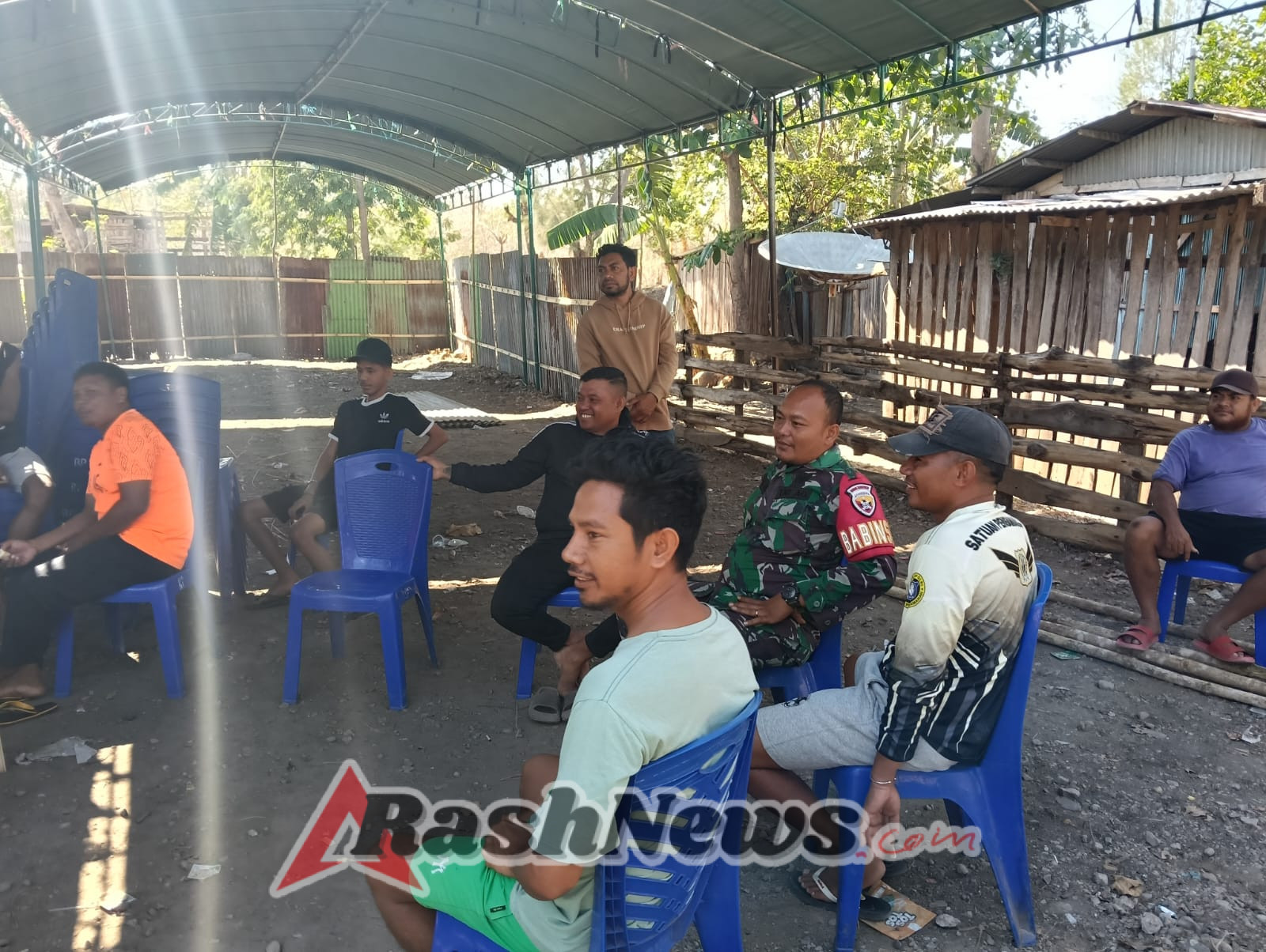 Komsos Dengan Para Pemuda, Babinsa Koramil Kota Atambua Ajak Jaga Kamtibmas