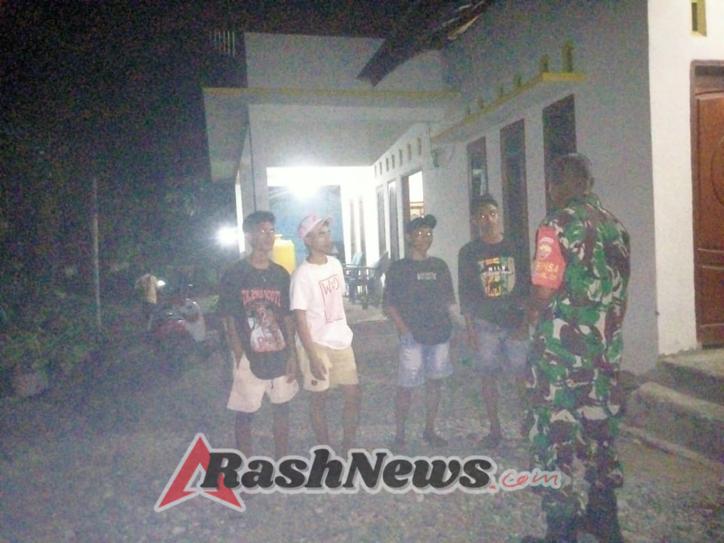 Patroli Malam Babinsa Koramil 1625-05/Aesesa Wujudkan Keamanan di Kelurahan Danga
