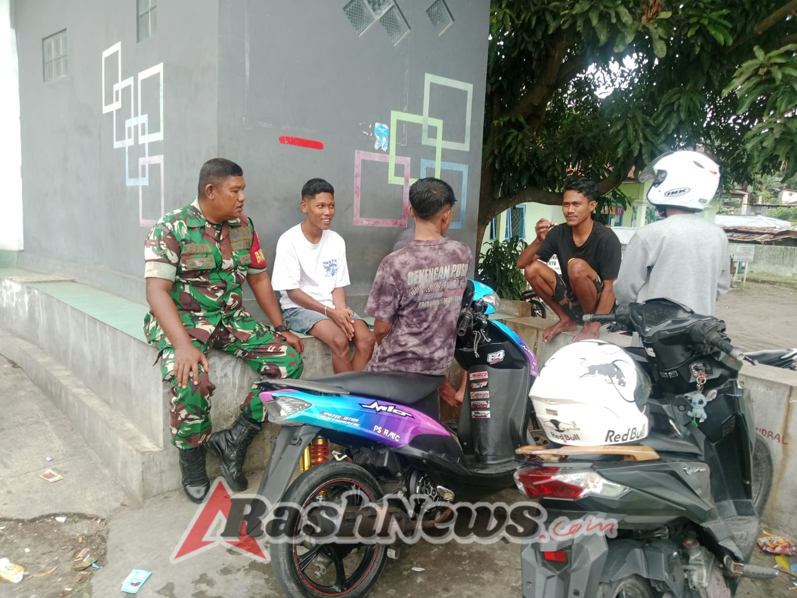 Babinsa Koramil 1602-01/Ende Gencarkan Monitoring dan Edukasi Keamanan di Wilayah Binaan