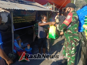 Kodim 1624/Flotim Bersama Bulog Salurkan Beras Murah di Pasar Boru