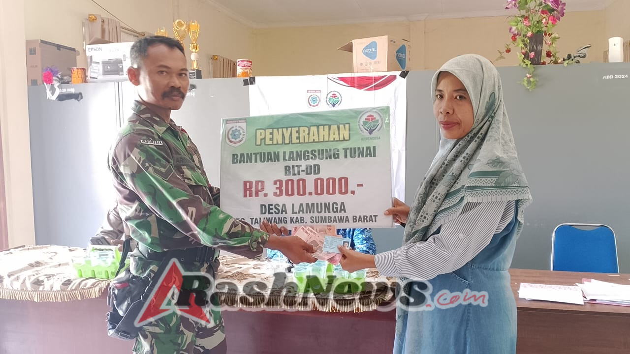 Sinergi Babinsa Lamunga dalam Penyaluran BLT-DD Triwulan III Tahun 2025