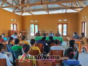 Babinsa Serma Yusuf Tungga Ikut Rembuk Stunting di Desa Holulai