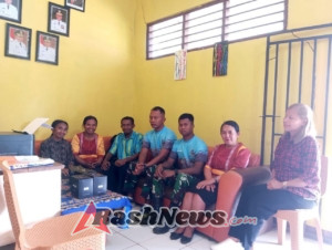 Momen Kebersamaan Satgas Pamtas dan SMP Noebesi dalam Anjangsana