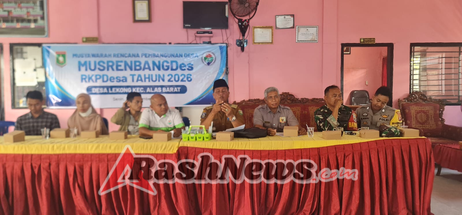 Babinsa Bersama Tiga Pilar Kawal Musrenbangdes Desa Lekong Tahun 2025