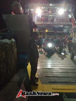 Sertu Andre T Laksanakan Tugas Pengamanan Kedatangan Kapal di Pelabuhan Pantai Baru