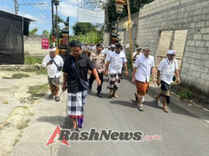TNI Polri Di Nusa Penida Bersinergi Amankan Upacara Keagamaan Di Desa Kutampi