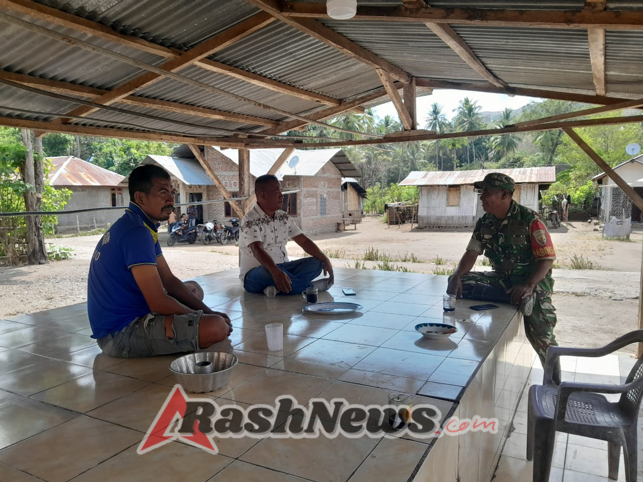 Sertu Denis Fernandes Ajak Warga Desa Rangalaka Jaga Kamtibmas dan Kesehatan