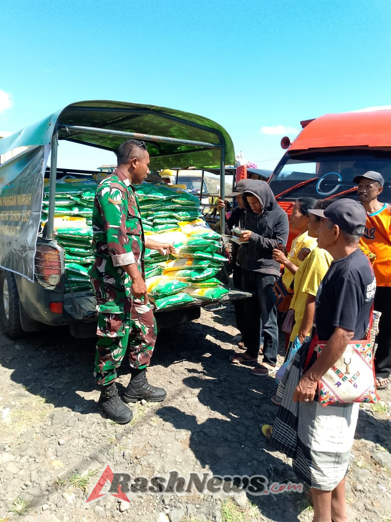 Kopda Yoseph Nong Rio Kawal Distribusi Beras Murah untuk Warga Raja Timur