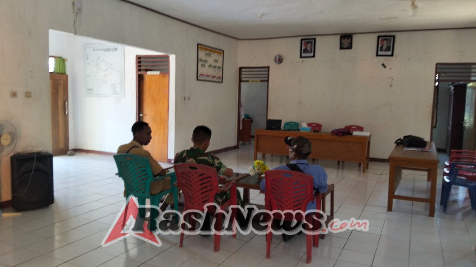 Babinsa Koramil 1625-05/Aesesa Gelar Silaturahmi Bersama Tokoh Adat dan Aparat Desa