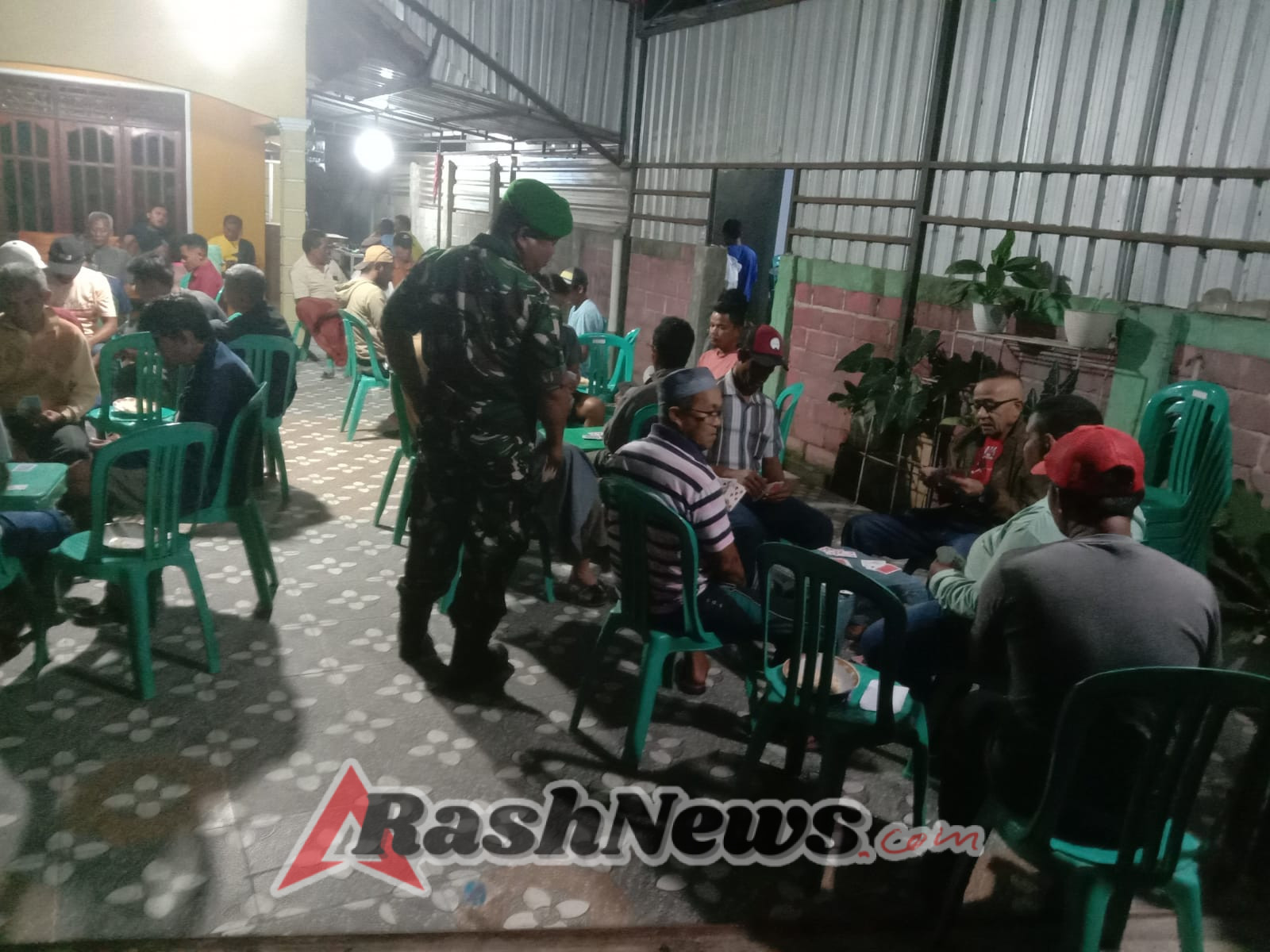 Sertu M. Nasir Turun Lapangan, Babinsa Seteluk Pastikan Wilayah Aman dan Kondusif