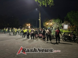Dalam Rangka Harkamtibmas Polsek Mengwi Bersama Linmas dan Pecalang Melaksanakan Patroli Wilayah Skala Besar